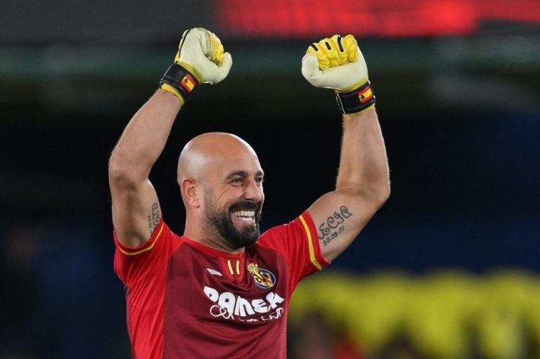 Pepe Reina, an ex-Spain goalkeeper.