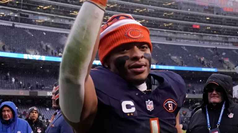 Breaking News: Chicago Bears Trade Justin Fields to Pittsburgh Steelers, Paving the Way for Caleb Williams Draft Pick